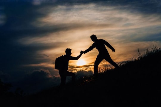 2 sinh viên khởi nghiệp với ý tưởng đầy hoang đường, giờ giúp cả hành tinh làm được điều tưởng như không thể