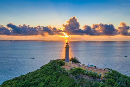 Sau sáp nhập, vùng đất mới sẽ hội đủ “mắt cá ngừ đại dương” trứ danh và bờ biển đón bình minh sớm nhất Việt Nam