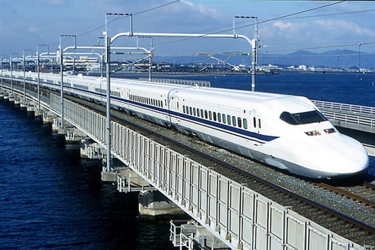 Tuyến đường sắt cao tốc được phác thảo từ Thế chiến thứ II, nổi bật với độ an toàn gần như tuyệt đối và chính xác đến từng giây