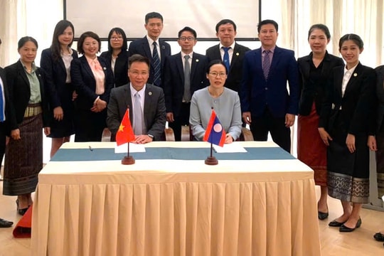 UBCKNN và UBCK Lào ký kết Biên bản ghi nhớ hợp tác: Tăng cường phát triển thị trường vốn khu vực