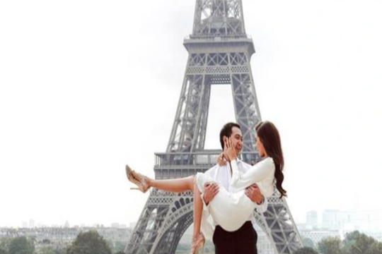 Làm dâu gia tộc giàu có bậc nhất Việt Nam, đây là cách siêu mẫu Việt Nam "giữ tổ ấm"