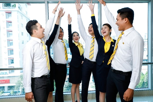 Ngân hàng Việt đầu tiên cho nhân viên nghỉ làm từ 15h chiều thứ Sáu