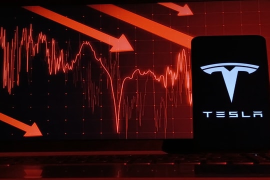 Sau cú sốc 150 tỷ USD, tương lai nào cho Tesla?