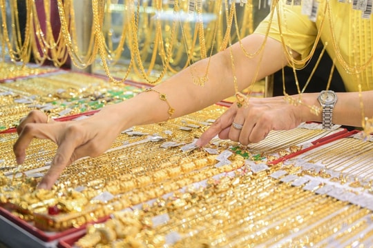 Dự báo giá vàng ngày mai 8/6: Dòng tiền chao đảo, giá vàng chuẩn bị cho cú bật mạnh?