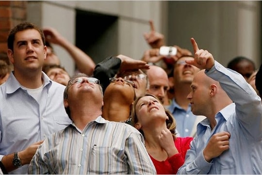 Chỉ vài ngày nữa, hàng loạt doanh nghiệp trong rổ VN30 sẽ làm điều cổ đông trông chờ nhất trong năm