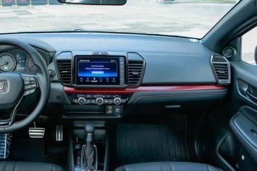 Trải nghiệm mẫu sedan “quân bài chiến lược” mới trong phân khúc B: Cản trước khỏe khoắn, động cơ i-VTEC bền bỉ, cực hợp chạy phố