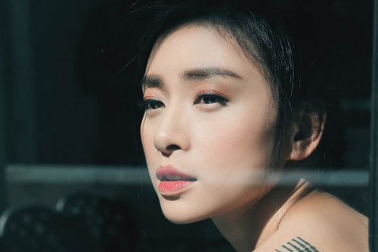 Bỏ túi ngay phong cách ăn mặc giúp "đả nữ" Veronica Ngo hack tuổi cực đỉnh, sang chảnh hết nấc