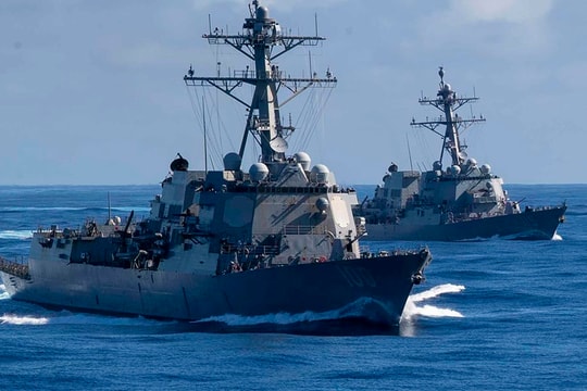 Tàu chiến dài 155m, mang gần 100 tên lửa, là “cỗ máy chiến tranh” thống trị đại dương