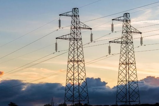 Dòng tiền "soi" lại nhóm cổ phiếu có câu chuyện, đại diện ngành điện này lập tức tăng kịch trần