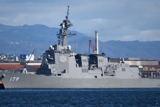 Tàu chiến dài 170m, mang 96 ống phóng tên lửa, xử lý dễ dàng hàng trăm mục tiêu cùng lúc trên biển