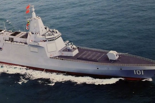 Tàu chiến có khả năng tàng hình, nặng 14.000 tấn, mang hàng trăm tên lửa, bắn một cú nổ cả đội hình