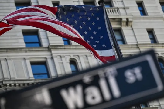 Chứng khoán Mỹ tăng điểm, rủi ro vẫn chực chờ