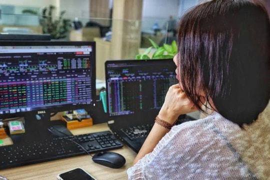 Kịch bản phiên sáng 11/6: Tiếp cận vùng 1.320 điểm