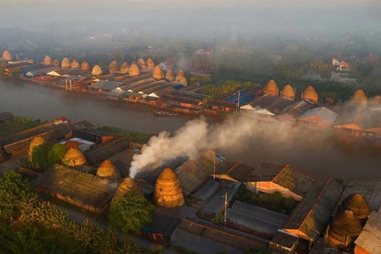 Trước sáp nhập hay sau hợp nhất, chỉ một tỉnh miền Tây sở hữu “vương quốc đỏ” trăm năm tuổi độc nhất vô nhị của Việt Nam