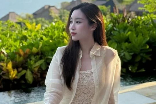 Nàng hậu kín tiếng sống trong biệt thự view sông, đeo đồng hồ 7 tỷ, mở thương hiệu riêng: Làm mẹ bỉm vẫn khiến nhiều người ngưỡng mộ