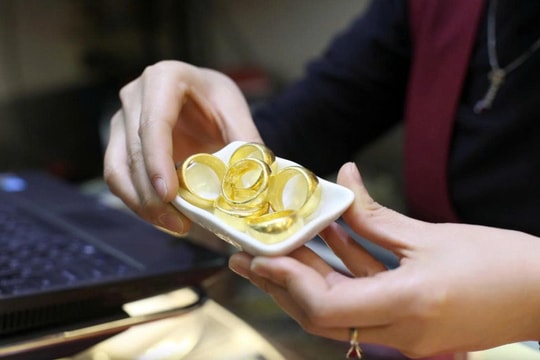 Giá vàng về dưới 100 triệu đồng lượng, nhà đầu tư cần làm ngay điều này