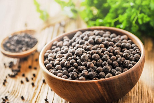 Giá tiêu hôm nay 14/6: Indonesia "quay xe" giảm mạnh, Việt Nam vẫn "bất động"