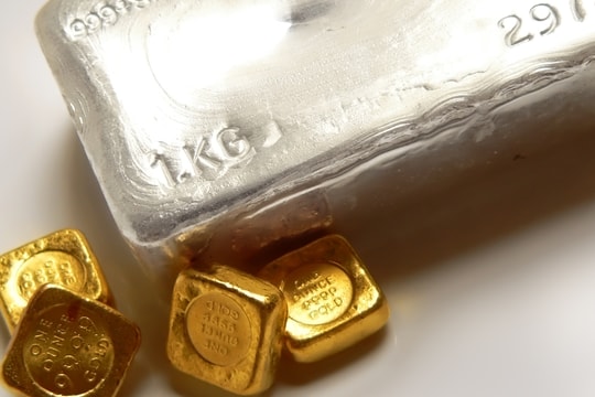 Giá bạc hôm nay 14/6/2025: Tăng mạnh theo giá vàng