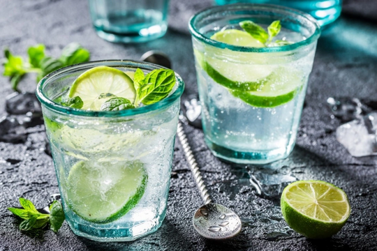 Sỏi thận sẽ "tan ra" nếu bạn uống đúng 4 loại nước này mỗi ngày