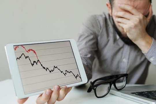 Chuyện về một cổ phiếu từng tăng thần tốc, giờ án hủy niêm yết cận kề