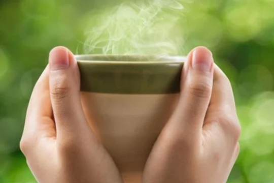 Ba điều kỳ diệu xảy ra nếu bạn uống nước ấm trước khi đi ngủ