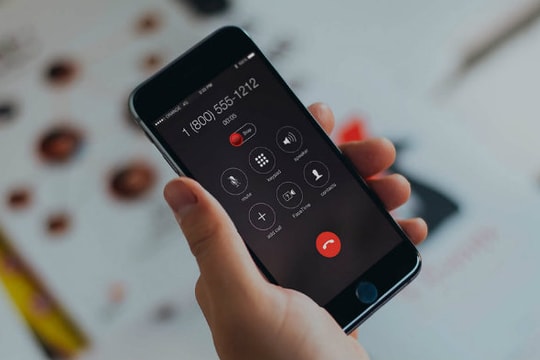 iPhone sẽ có tính năng "check" số lạ, bạn đồng ý thì mới được liên lạc