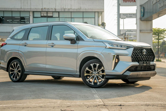 Mua ô tô phổ thông mùa này: Lãi lớn hàng trăm triệu chỉ nhờ "phí lăn bánh"