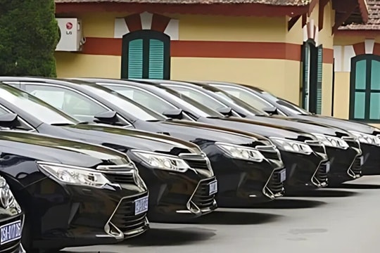 Hà Nội, TP HCM sau sáp nhập được biên chế bao nhiêu xe công?