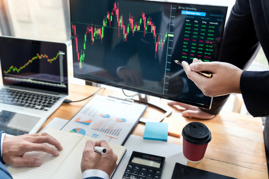 Tự doanh tập trung mua chứng quyền ETF, giảm mạnh sự quan tâm tới nhóm trụ