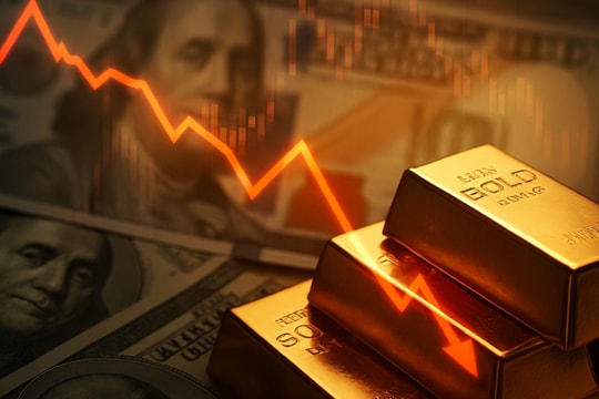 Giá vàng đột ngột giảm ngay đầu tuần, “bình thường mới” bắt đầu, tăng trưởng kinh tế toàn cầu mất đà