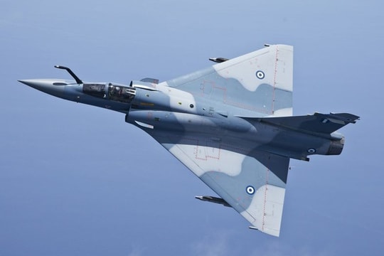 Máy bay chiến đấu mang cả tá tên lửa, vận tốc hơn 2.000km/h, tiêu diệt hàng loạt mục tiêu trong chốc lát