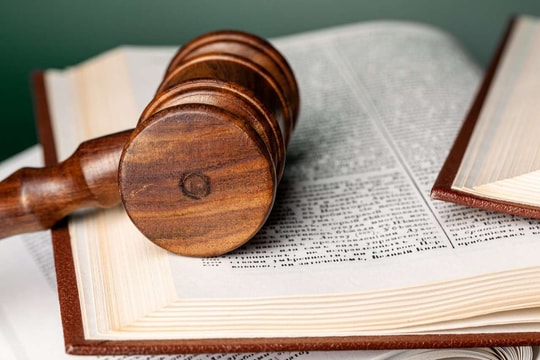 Mua cổ phiếu thiếu minh bạch, một doanh nghiệp bất động sản lĩnh án phạt