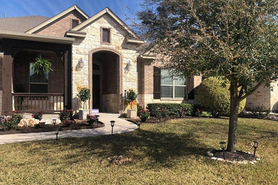 Nam ca sĩ nổi tiếng với 1 bản hit duy nhất giờ sống an yên trong biệt thự 30 tỷ, tài sản trải dài từ Việt Nam sang Mỹ