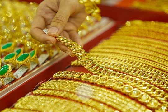 Thị trường kim loại quý hôm nay 18/6/2025: Giá vàng trái chiều, bạc vượt mốc