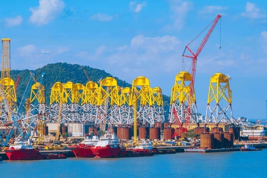 Giữa cuộc khủng hoảng Iran - Israel, “gã khổng lồ dầu khí” đạt kỷ lục doanh thu nhưng vẫn đứng trước nhiều rủi ro