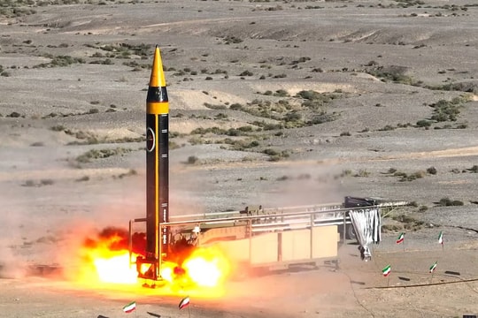 Tên lửa "khủng" của Iran, tầm bay tới 2.000 km, mang đầu đạn gần 2 tấn, thổi bay mọi lá chắn trong khu vực