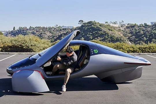 Startup từng phá sản trở lại ngoạn mục với xe điện chạy bằng ánh mặt trời, đi 640 km chỉ với một lần sạc