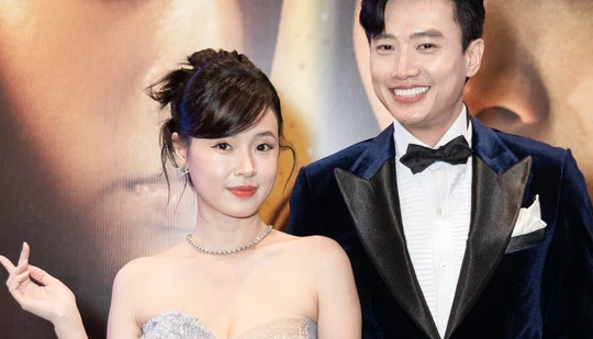 Vừa sang vừa ngọt ngào: Midu lại khiến đàn em "lép vế" nhờ một chi tiết nhỏ trên thảm đỏ