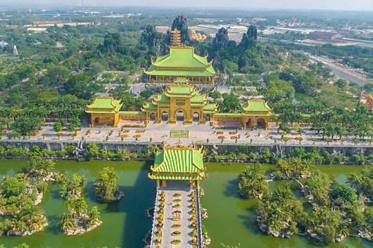 Nữ doanh nhân sở hữu khối tài sản khổng lồ khiến dân tình trầm trồ: Sổ đỏ tính bằng cân, kim cương đeo cả ký?