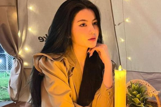 Phong cách sống vương giả của nàng WAG Chu Thanh Huyền: Khoe kim cương, túi hiệu 145 triệu và villa bạc tỷ