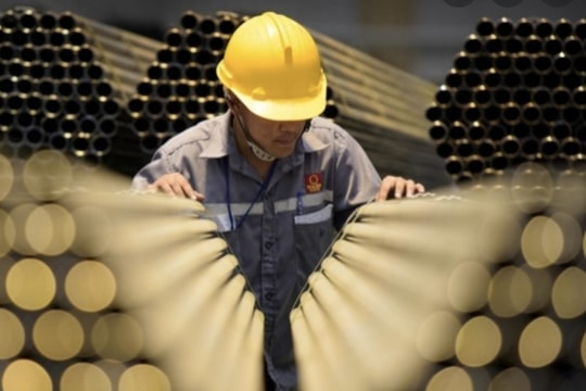 HSG lãi vượt kỳ vọng, rủi ro vẫn hiện hữu ngay trên "sân nhà"