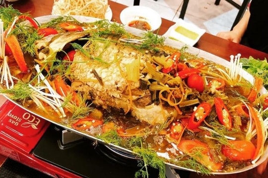 Có một món ăn không sang trọng, chẳng đắt đỏ nhưng cứ nghi ngút khói là cánh mày râu tự khui bia, chúc nhau sự nghiệp, sức khỏe