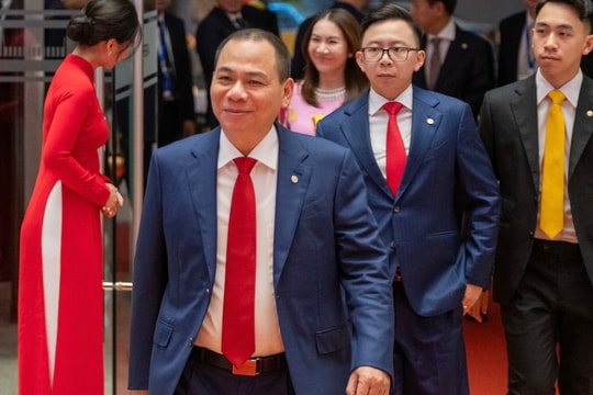 Tỷ phú Phạm Nhật Vượng thay “tay hòm chìa khóa” trong ngày VHM, VIC khởi nghĩa