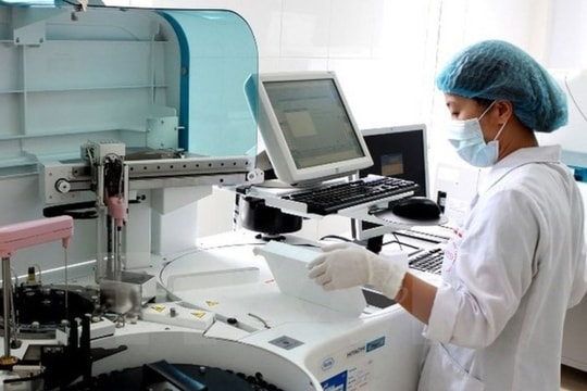 Một văn bản khiến nhiều cơ sở y tế phải “giật mình” rà soát lại quy trình đấu thầu thuốc, tạm ứng khám bảo hiểm y tế