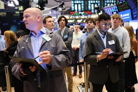 Coinbase bứt phá, Uber vào guồng, Phố Wall khởi sắc sau tin ngừng bắn