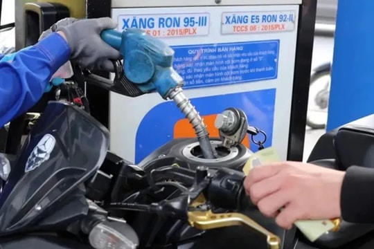 Giá xăng dầu hôm nay 24/9/2025: Tăng mạnh