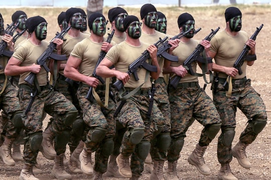 Chỉ thích nói chuyện bằng tên lửa, "người bạn" này  là át chủ bài bí mật nhất của Iran suốt 4 thập kỷ