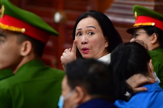 Các bị hại đại án Trương Mỹ Lan kiểm tra ngay tài khoản để đảm bảo quyền lợi