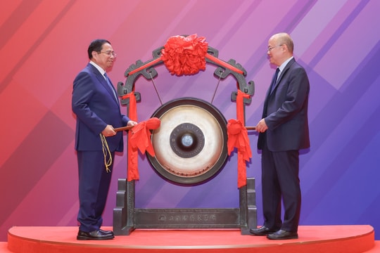 Thủ tướng thăm sàn chứng khoán lớn nhất châu Á, tìm hiểu kinh nghiệm phát triển trung tâm tài chính Thượng Hải