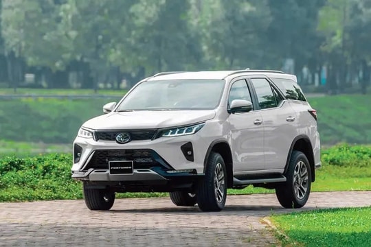 Trải nghiệm Toyota Fortuner 2024: Cứng cáp hơn, nhiều công nghệ hơn, có khiến Everest phải dè chừng?